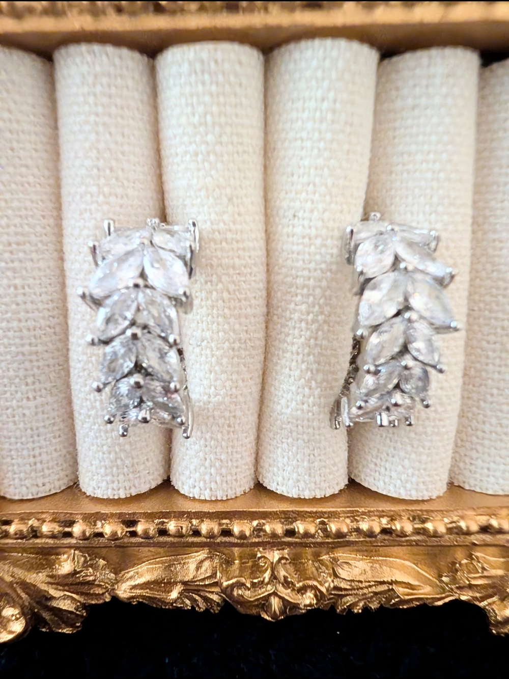 💎 Marquise Cluster CZ Cubic Zirconia Earrings 💎 - Picture 14 of 15